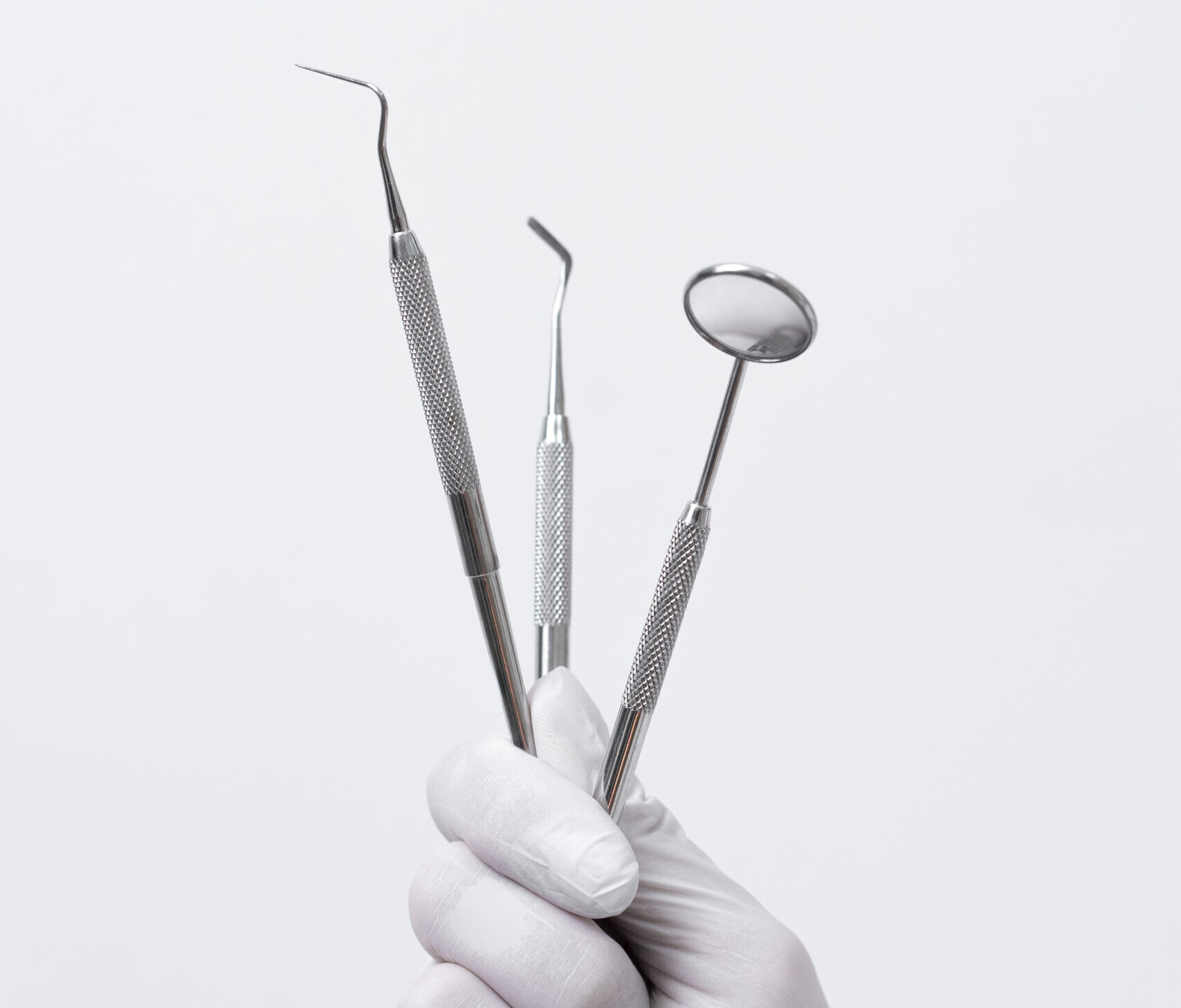https://clinicagolbanomelendez.com/wp-content/uploads/2025/05/close-up-dentist-instruments-scaled-e1747221527459.jpg